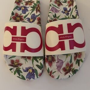 Salvatore Ferragamo Women’s Groove Floral Pool slides
